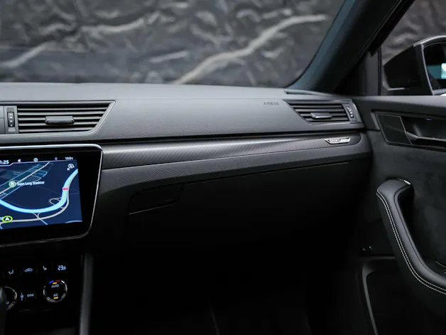SKODA Superb Limousine 2.0 TSI SportLine 4x4 DSG *Standheizung*CANTON Soundsystem*Lenkradheizung*
