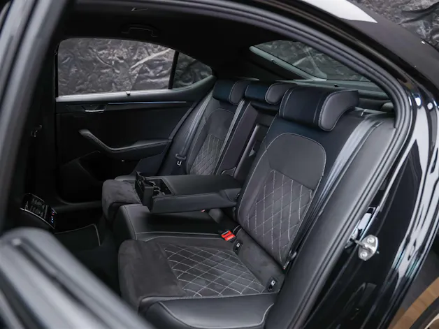 SKODA Superb Limousine 2.0 TSI SportLine 4x4 DSG *Standheizung*CANTON Soundsystem*Lenkradheizung*