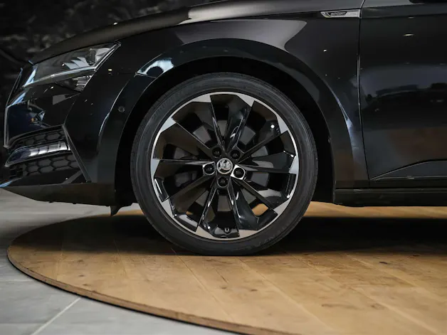 SKODA Superb Limousine 2.0 TSI SportLine 4x4 DSG *Standheizung*CANTON Soundsystem*Lenkradheizung*