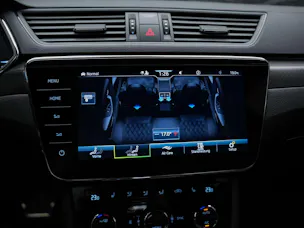 SKODA Superb Limousine 2.0 TSI SportLine 4x4 DSG *Standheizung*CANTON Soundsystem*Lenkradheizung*