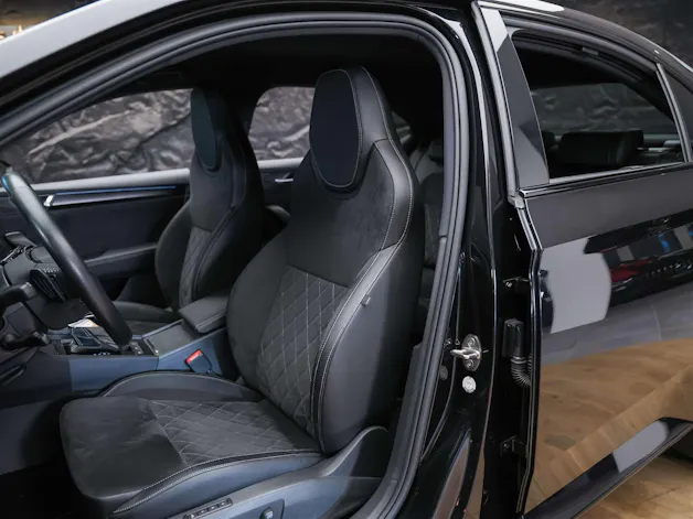 SKODA Superb Limousine 2.0 TSI SportLine 4x4 DSG *Standheizung*CANTON Soundsystem*Lenkradheizung*