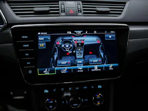 SKODA Superb Limousine 2.0 TSI SportLine 4x4 DSG *Standheizung*CANTON Soundsystem*Lenkradheizung*