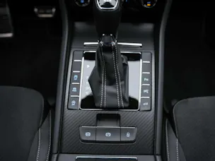 SKODA Superb Limousine 2.0 TSI SportLine 4x4 DSG *Standheizung*CANTON Soundsystem*Lenkradheizung*