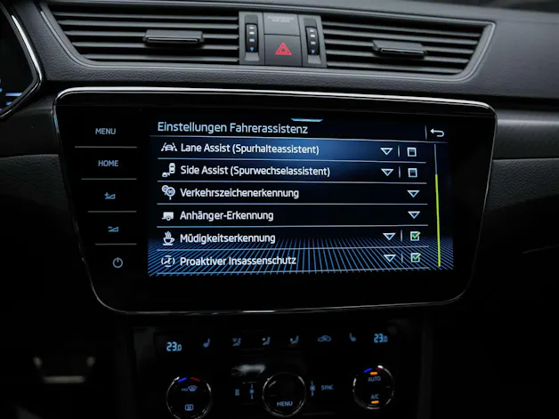 SKODA Superb Limousine 2.0 TSI SportLine 4x4 DSG *Standheizung*CANTON Soundsystem*Lenkradheizung*
