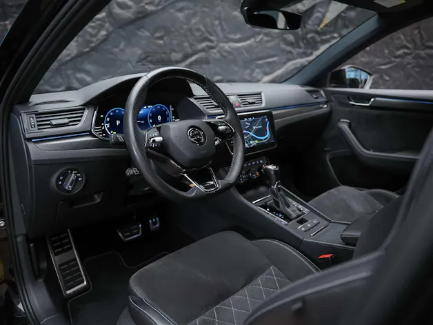 SKODA Superb Limousine 2.0 TSI SportLine 4x4 DSG *Standheizung*CANTON Soundsystem*Lenkradheizung*