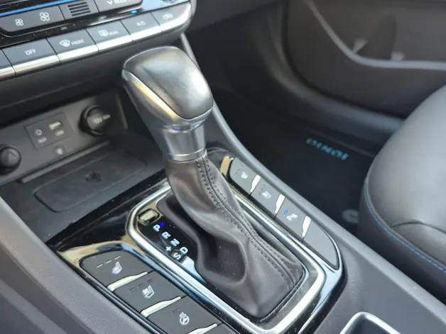 HYUNDAI Ioniq 1.6 GDi HEV Launch Plus