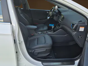 HYUNDAI Ioniq 1.6 GDi HEV Launch Plus