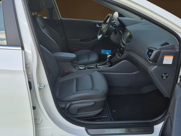 HYUNDAI Ioniq 1.6 GDi HEV Launch Plus