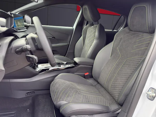 PEUGEOT 208 1.2 MHEV GT Exclusive