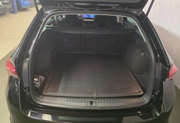 SKODA Octavia Combi 2.0 TDI DSG Selection