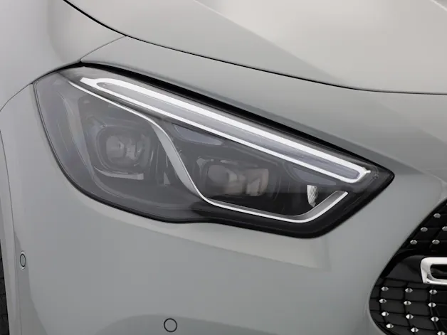MERCEDES-BENZ GLA 200 7G-DCT