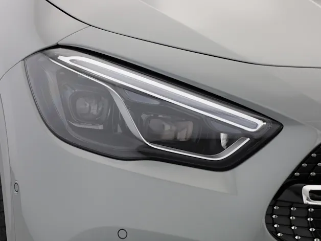 MERCEDES-BENZ GLA 200 7G-DCT
