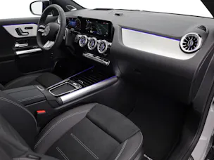 MERCEDES-BENZ GLA 200 7G-DCT