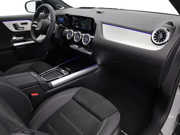 MERCEDES-BENZ GLA 200 7G-DCT