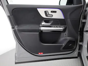 MERCEDES-BENZ GLA 200 7G-DCT