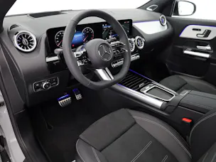 MERCEDES-BENZ GLA 200 7G-DCT