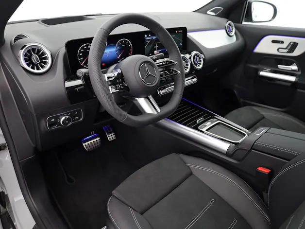 MERCEDES-BENZ GLA 200 7G-DCT