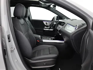 MERCEDES-BENZ GLA 200 7G-DCT