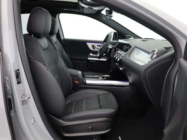 MERCEDES-BENZ GLA 200 7G-DCT