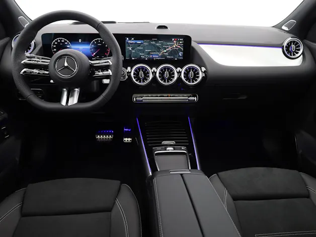 MERCEDES-BENZ GLA 200 7G-DCT