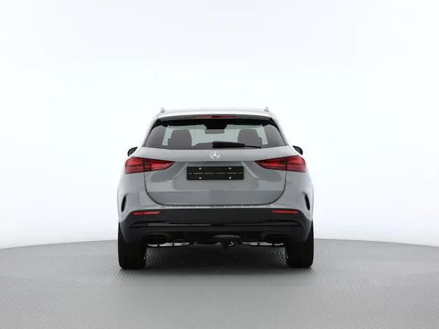 MERCEDES-BENZ GLA 200 7G-DCT
