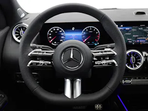 MERCEDES-BENZ GLA 200 7G-DCT