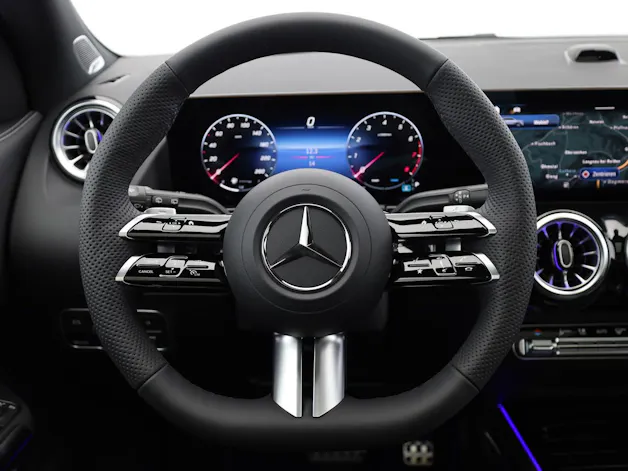 MERCEDES-BENZ GLA 200 7G-DCT