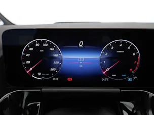 MERCEDES-BENZ GLA 200 7G-DCT