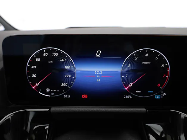 MERCEDES-BENZ GLA 200 7G-DCT