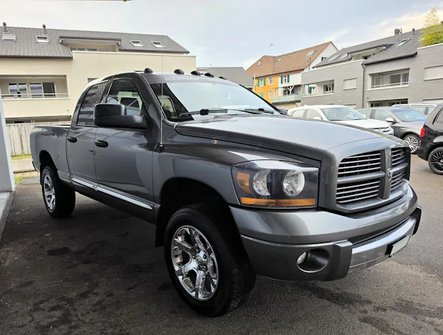 DODGE RAM 1500 Laramie Quad Cab