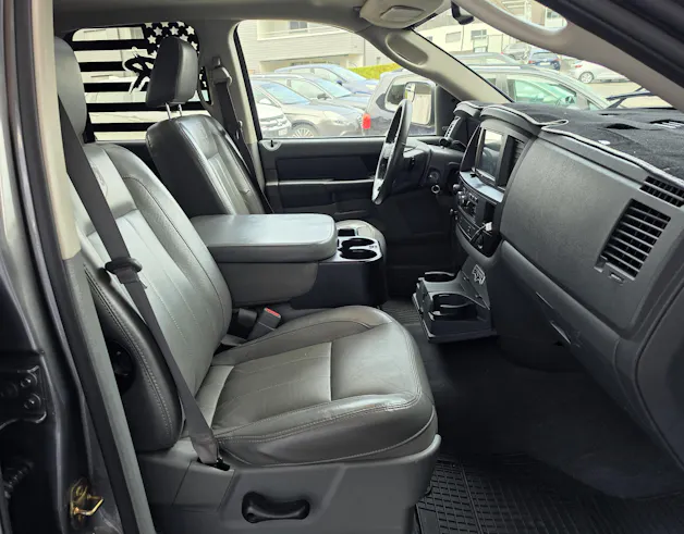 DODGE RAM 1500 Laramie Quad Cab