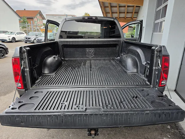 DODGE RAM 1500 Laramie Quad Cab