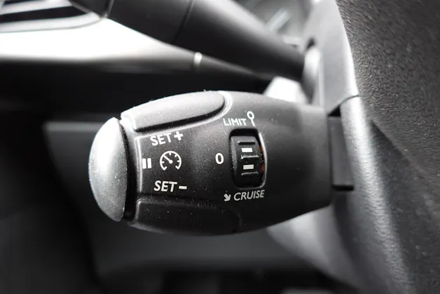 CITROEN C3 1.6i 16V Exclusive Automatic " * Véhicule CH * Tempomat * 8 Roues * intérieur tissus *"