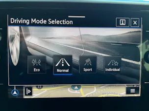 VW T-Roc R-LINE 4MOTION *** PANORAMAGLASDACH & AMHÄNGEKUPPLUNG ***