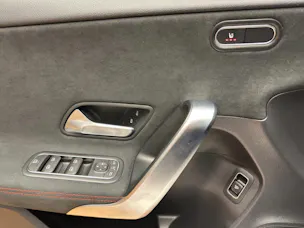 MERCEDES-BENZ A 200 - AMG / Rückfahrkamera / Sitzheizung / Lenkradheizung