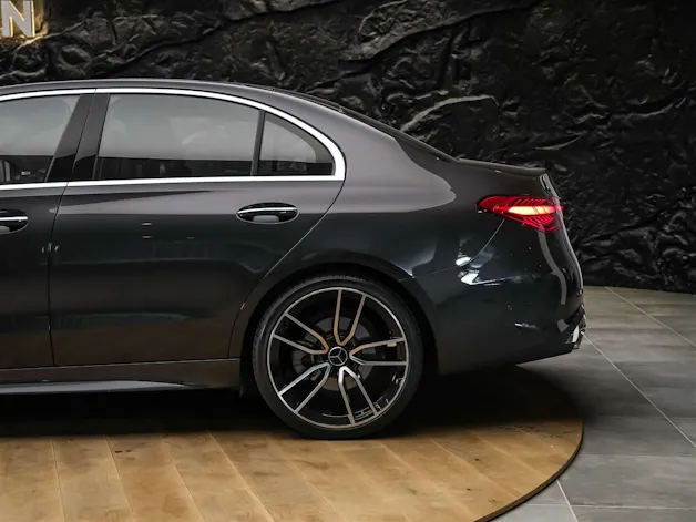 MERCEDES-BENZ C 300 d AMG Line *20" Felgen*Werksgarantie*DIGITAL LIGHT*360° Kamera*
