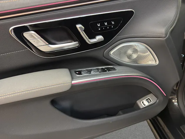 MERCEDES-BENZ EQS 450 4M - AMG / DISTRONIC / 360 Grad Kamera / Head-Up Display