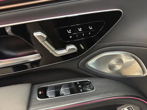 MERCEDES-BENZ EQS 450 4M - AMG / DISTRONIC / 360 Grad Kamera / Head-Up Display