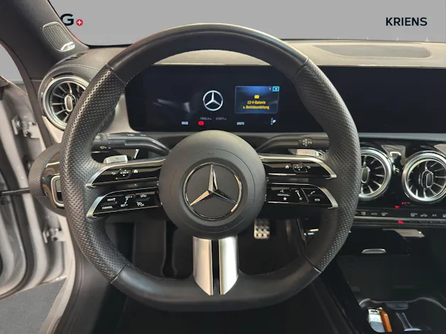 MERCEDES-BENZ CLA 200 - AMG / DISTRONIC / Rückfahrkamera / Soundsystem / Panorama-Dach