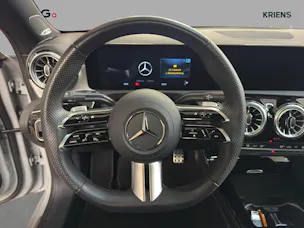 MERCEDES-BENZ CLA 200 - AMG / DISTRONIC / Rückfahrkamera / Soundsystem / Panorama-Dach