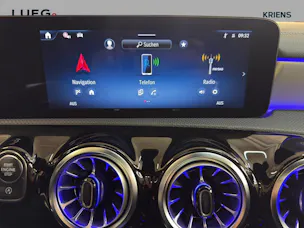 MERCEDES-BENZ CLA 200 - AMG / DISTRONIC / Rückfahrkamera / Soundsystem / Panorama-Dach