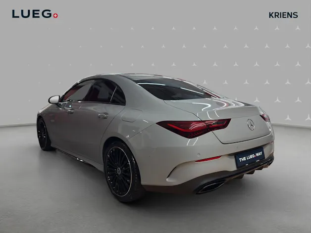 MERCEDES-BENZ CLA 200 - AMG / DISTRONIC / Rückfahrkamera / Soundsystem / Panorama-Dach