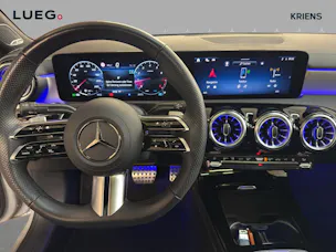 MERCEDES-BENZ CLA 200 - AMG / DISTRONIC / Rückfahrkamera / Soundsystem / Panorama-Dach