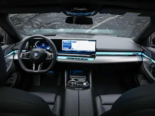 BMW 520d xDrive M Sport Pro Steptronic *Werksgarantie*Iconic Glow*Panorama*Head Up*