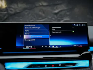 BMW 520d xDrive M Sport Pro Steptronic *Werksgarantie*Iconic Glow*Panorama*Head Up*