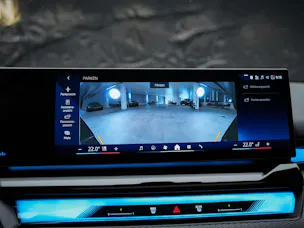 BMW 520d xDrive M Sport Pro Steptronic *Werksgarantie*Iconic Glow*Panorama*Head Up*