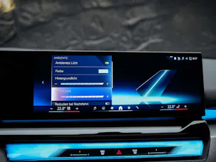 BMW 520d xDrive M Sport Pro Steptronic *Werksgarantie*Iconic Glow*Panorama*Head Up*