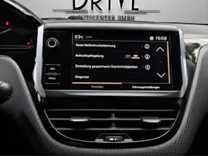 PEUGEOT 2008 1.2 PureTech Style EAT6 *Apple CarPlay*Sitzheizung uvm*