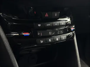 PEUGEOT 2008 1.2 PureTech Style EAT6 *Apple CarPlay*Sitzheizung uvm*