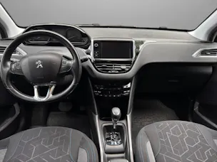PEUGEOT 2008 1.2 PureTech Style EAT6 *Apple CarPlay*Sitzheizung uvm*